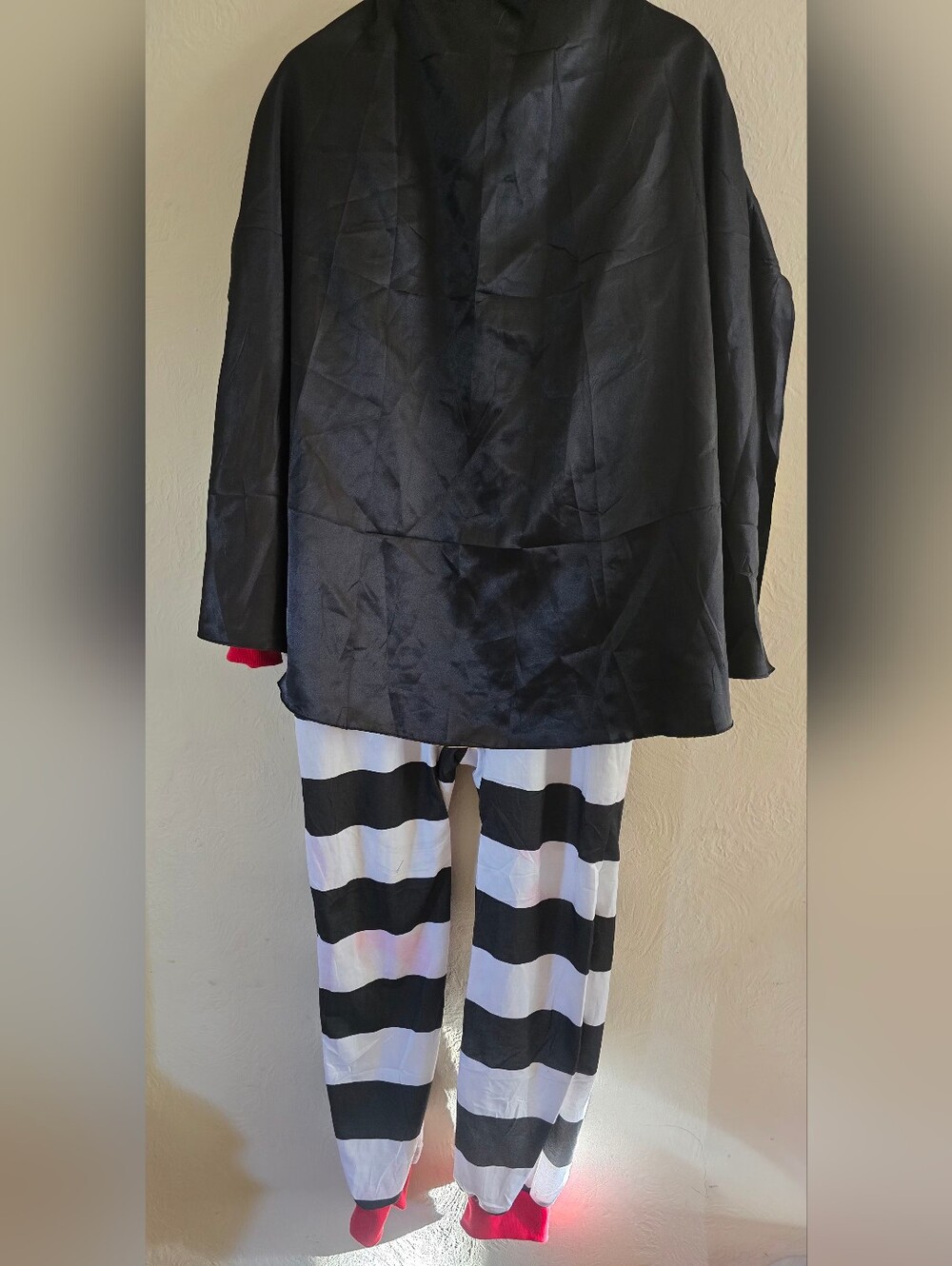 NWT, Tipsy Elves, Unisex Hamburger Thief Costume, Size Small, MSRP $79.95 - Picture 6 of 16